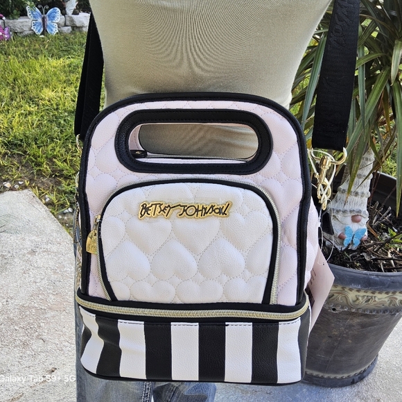 Betsey Johnson Handbags - NWT BLACK PINK WHITE QUILTED TOP HANDLE BETSEY JOHNSON INSULATED LUNCH TOTE